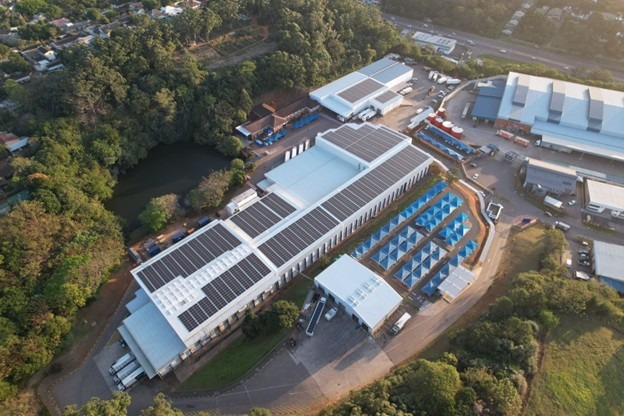 A 1.2 MWp rooftop solar plant powering a Vector Logistics cold-storage facility in eThekwini, running sensitive refrigeration equipment. Integration required meticulous sequencing between the solar PV plant, four generators and the municipality to maintain uninterrupted cold-chain reliability.